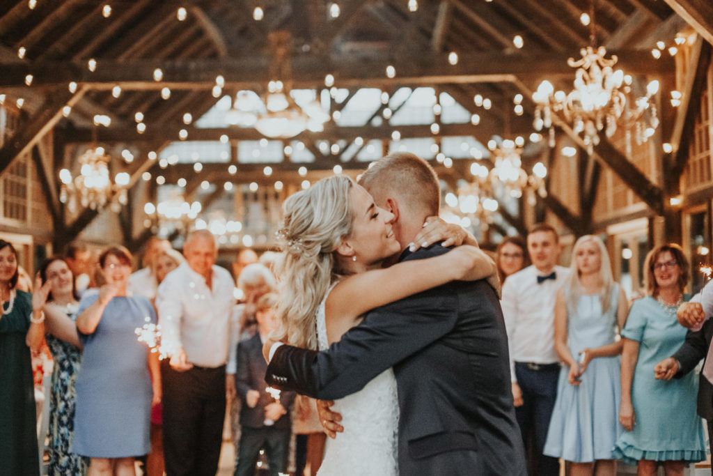 VAI VIESU EMOCIONĀLĀ NOSKAŅA VAR IETEKMĒT KĀZU SCENĀRIJU?