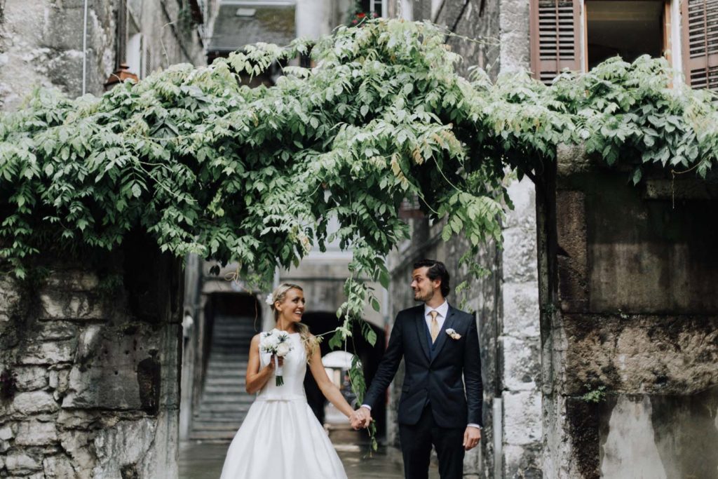 DAŽI PADOMI, KO IEVĒROT PIRMS KĀZĀM