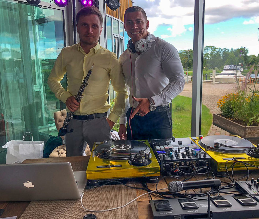 TOMS ĀBELIS (oboja) & DJ GUSTAVITO