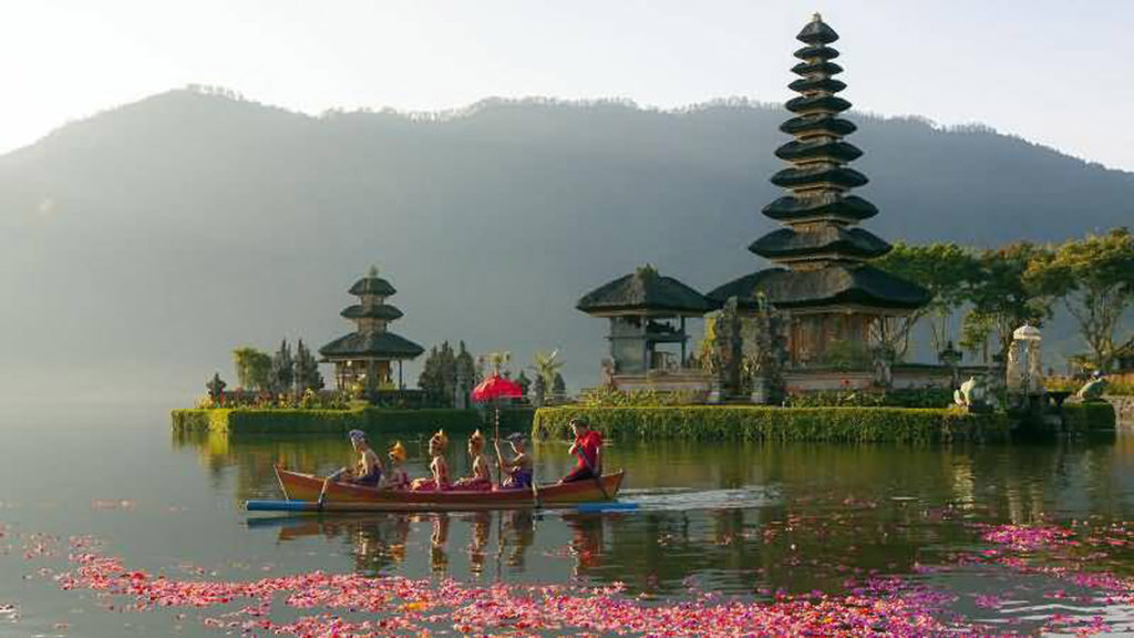 Beautiful-Temple-with-Beach-in-Bali-Indonesia