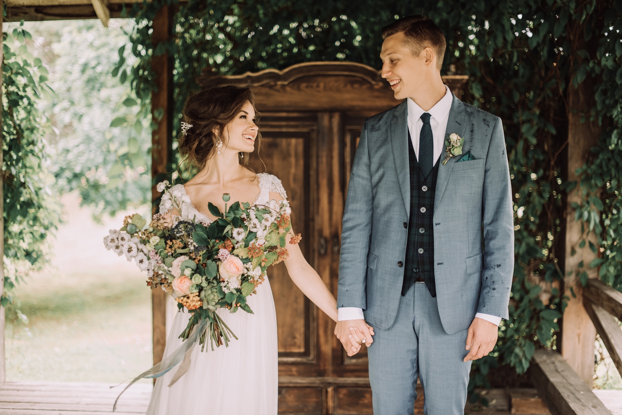 Foto: LIENE PĒTERSONE / https://www.lienepetersone.com / Svinību vieta: NĪTAURES DZIRNAVAS / Kāzu pakalpojumu sniedzēji