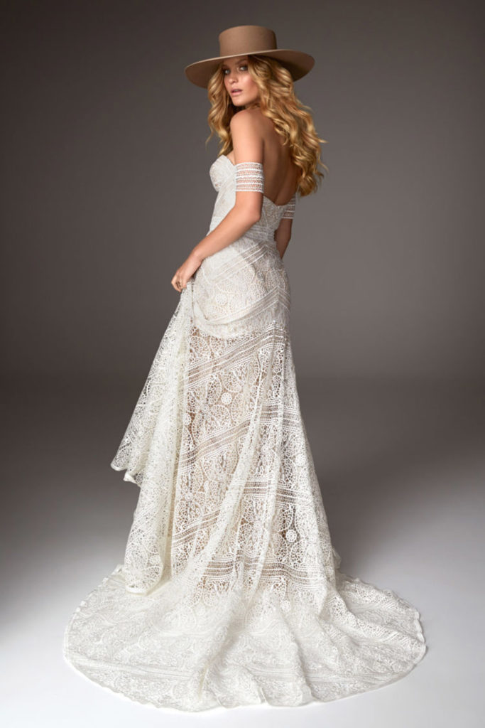 Ash-Gown_back