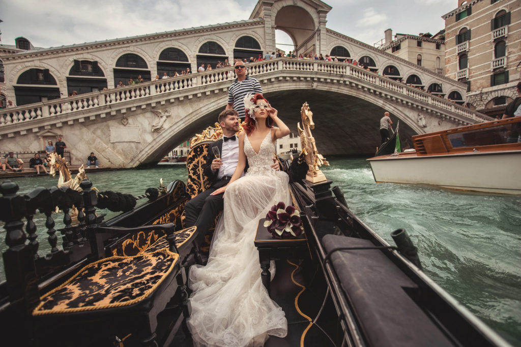 KĀZAS DIVATĀ ROMANTISKAJĀ VENĒCIJĀ