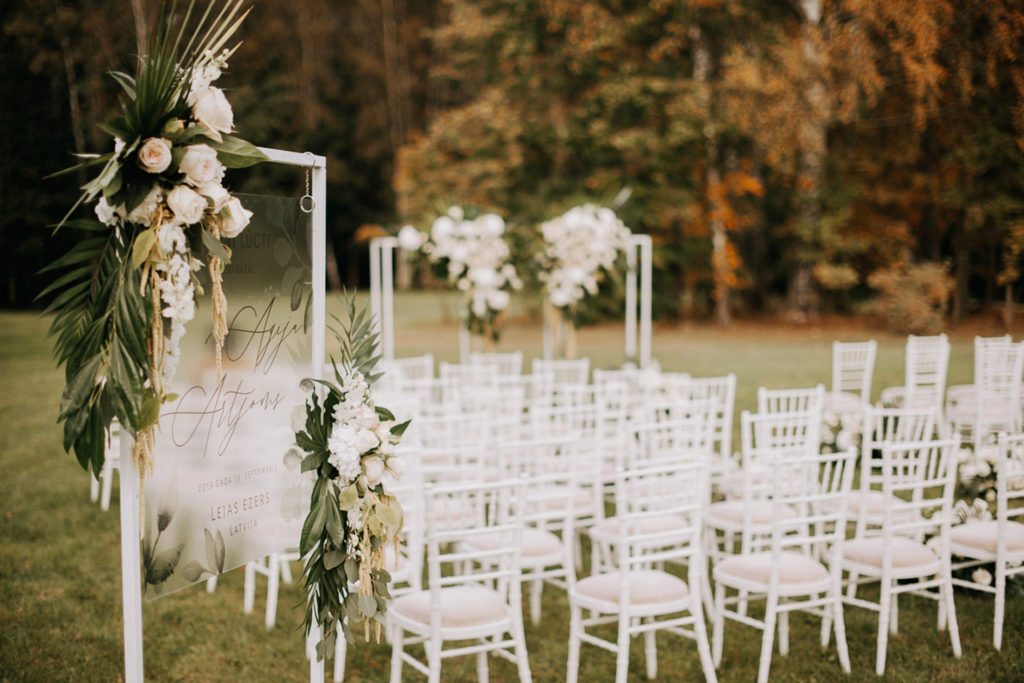 VISS PAR KĀZU PAKALPOJUMU LĪGUMIEM